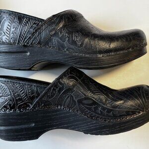 Dansko Professional Black Floral Clogs Sz 9/39